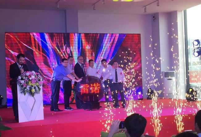 绵阳德赢vwin春风雷诺4S店盛大开业4.jpg