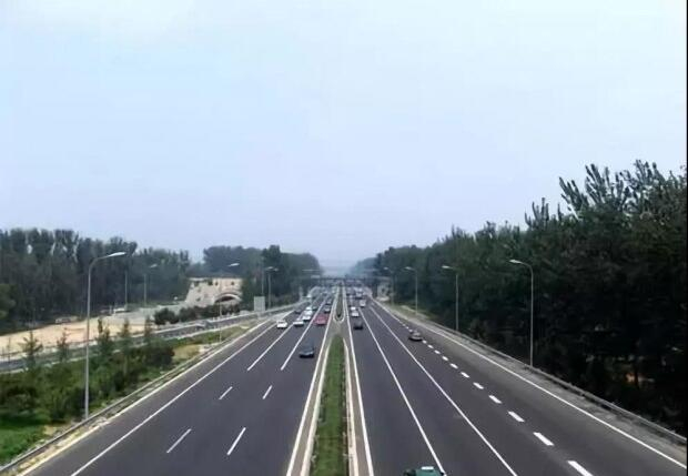 中止性踩油门的操作，，，能让我们在行驶时省油吗？？