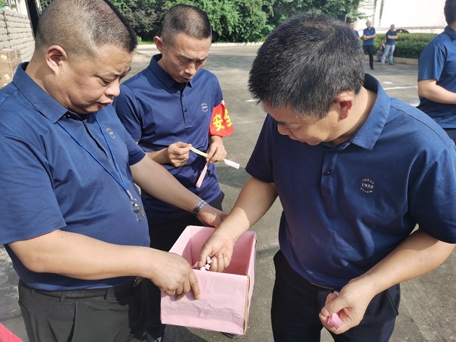 公司举行庆祝建业七十周年暨迎中秋庆国庆拔河角逐_公司新闻_德赢vwin