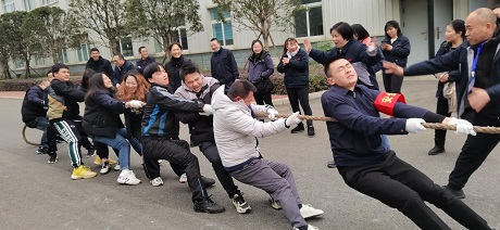“龙腾虎跃新征程 快速细腻写忠诚”2024新年拔河角逐_公司新闻_德赢vwin