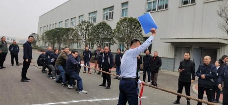 “龙腾虎跃新征程 快速细腻写忠诚”2024新年拔河角逐_公司新闻_德赢vwin